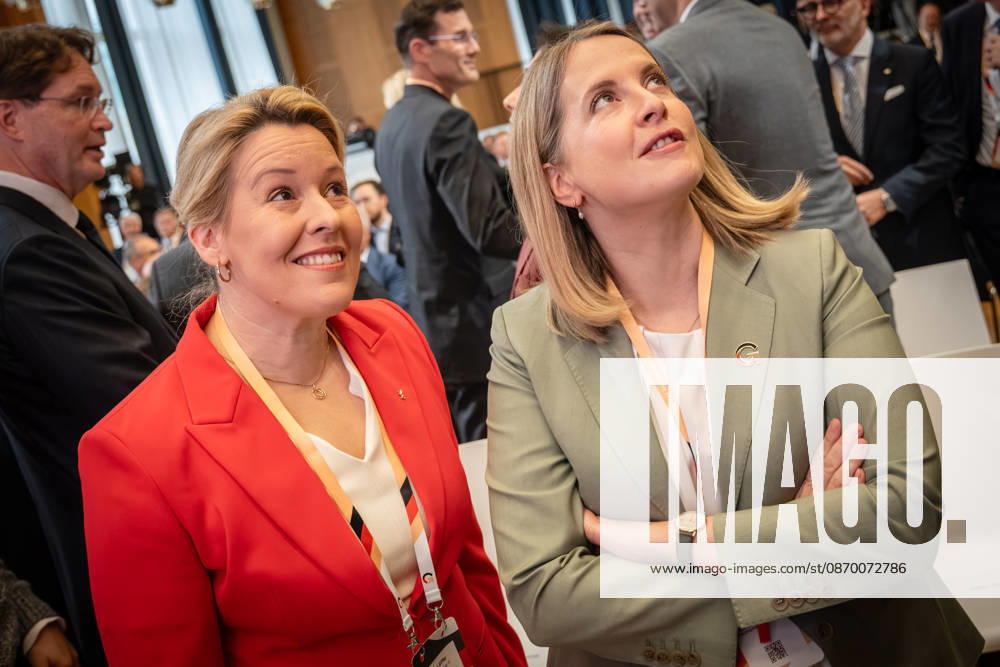 Franziska Giffey, Verena Hubertz (von links);Invest in Germany Summit 2026 in der ESMT - European School of Management and Technology Berlin, Berlin Berlin Deutschland ESMT Berlin
