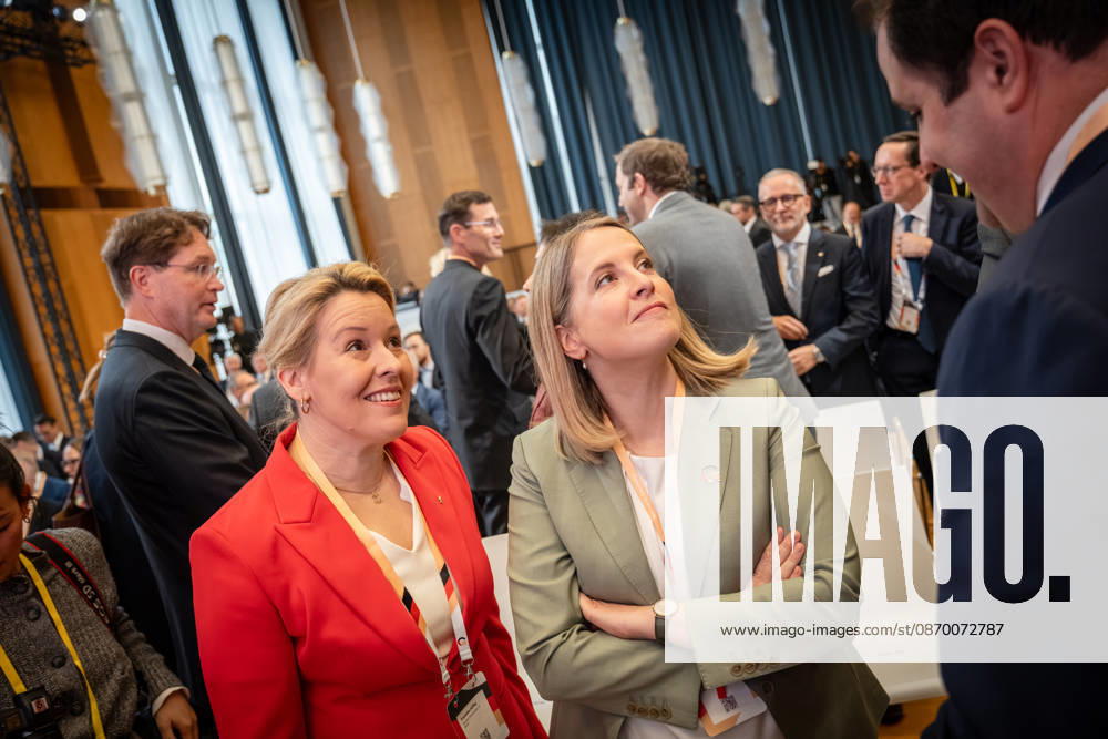 Franziska Giffey, Verena Hubertz (von links);Invest in Germany Summit 2026 in der ESMT - European School of Management and Technology Berlin, Berlin Berlin Deutschland ESMT Berlin