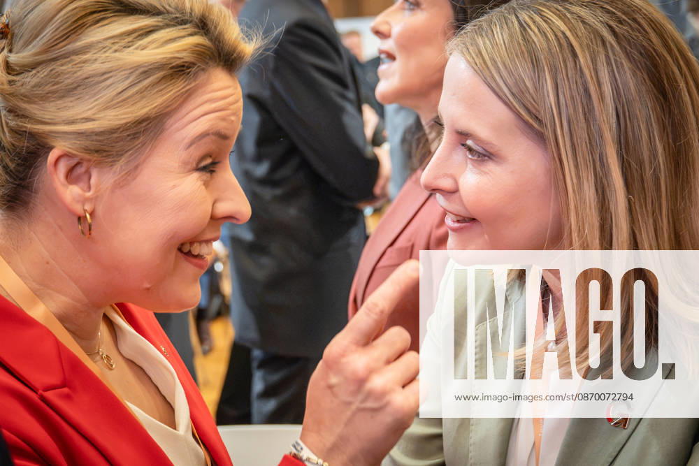 Franziska Giffey, Verena Hubertz (von links);Invest in Germany Summit 2026 in der ESMT - European School of Management and Technology Berlin, Berlin Berlin Deutschland ESMT Berlin