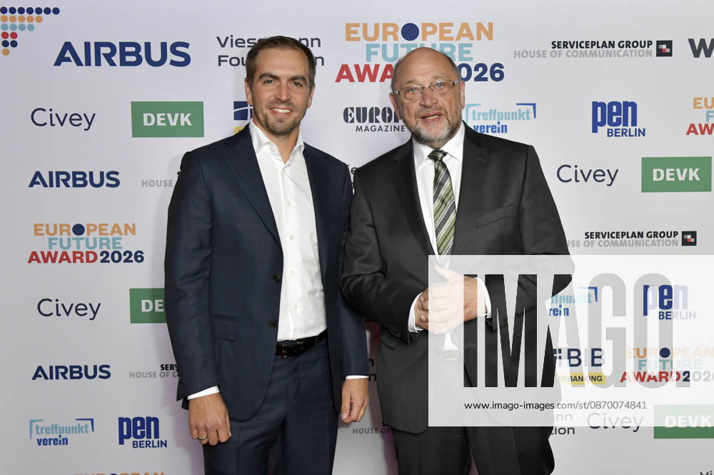 Philipp Lahm und Martin Schulz bei der Verleihung des European Future Award 2026 im Tipi am Kanzleramt. Berlin