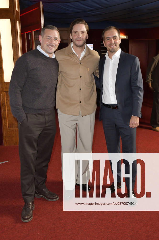 Klaas Heufer-Umlauf, Daniel Brühl und Philipp Lahm bei der Verleihung des European Future Award 2026 im Tipi am Kanzleramt. Berlin