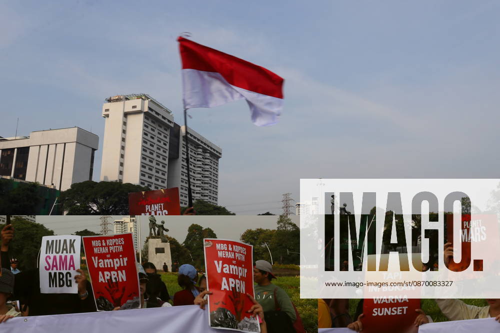 Jakarta, Central Jakarta, jakarta: Students and civil society groups stage a protest at Tugu Tani, Central Jakarta, voicing concerns over government policies, environmental issues, and social inequality. Jakarta jakarta - ZUMAp146 20261020_zap_p146_009