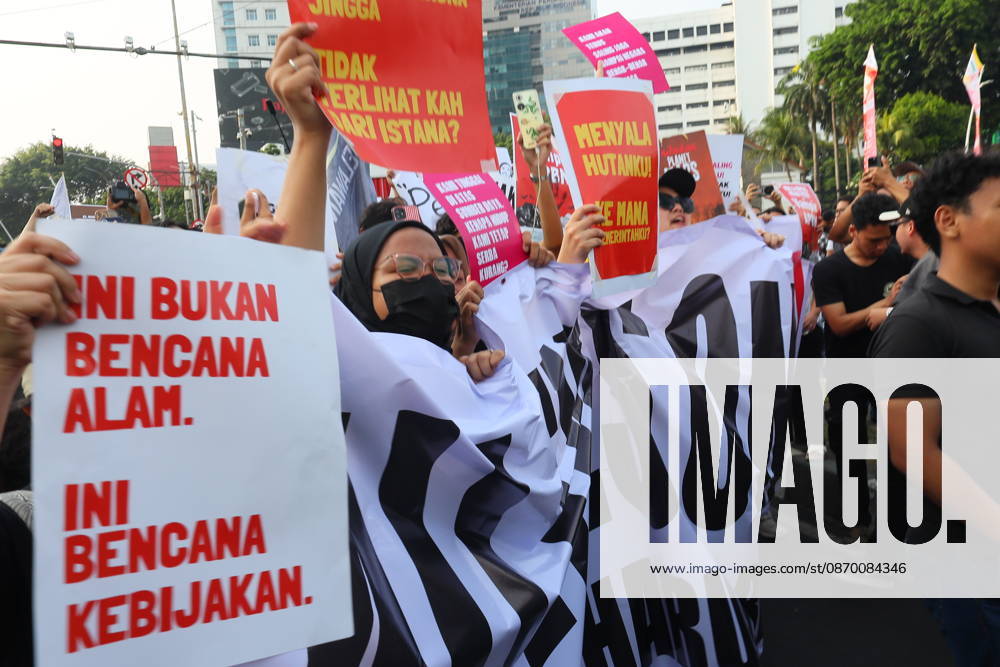 Jakarta, Central Jakarta, jakarta: Students and civil society groups stage a protest at Tugu Tani, Central Jakarta, voicing concerns over government policies, environmental issues, and social inequality. Jakarta jakarta - ZUMAp146 20261020_zap_p146_013