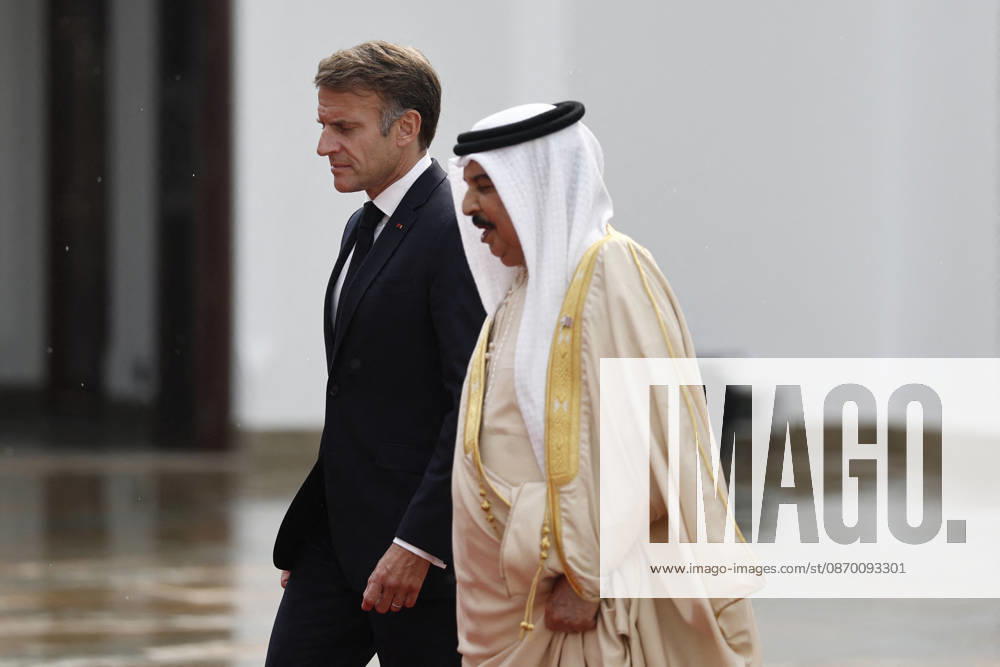 President Macron Visits Bahrain Bahrain s King Hamad bin Isa Al Khalifa welcomes French President Emmanuel Macron at Al-Sakhir Palace near Zallaq, Bahrain, October 20, 2026. Photo by Benoit Tessier Pool ABACAPRESS.COM Zallaq Bahrain