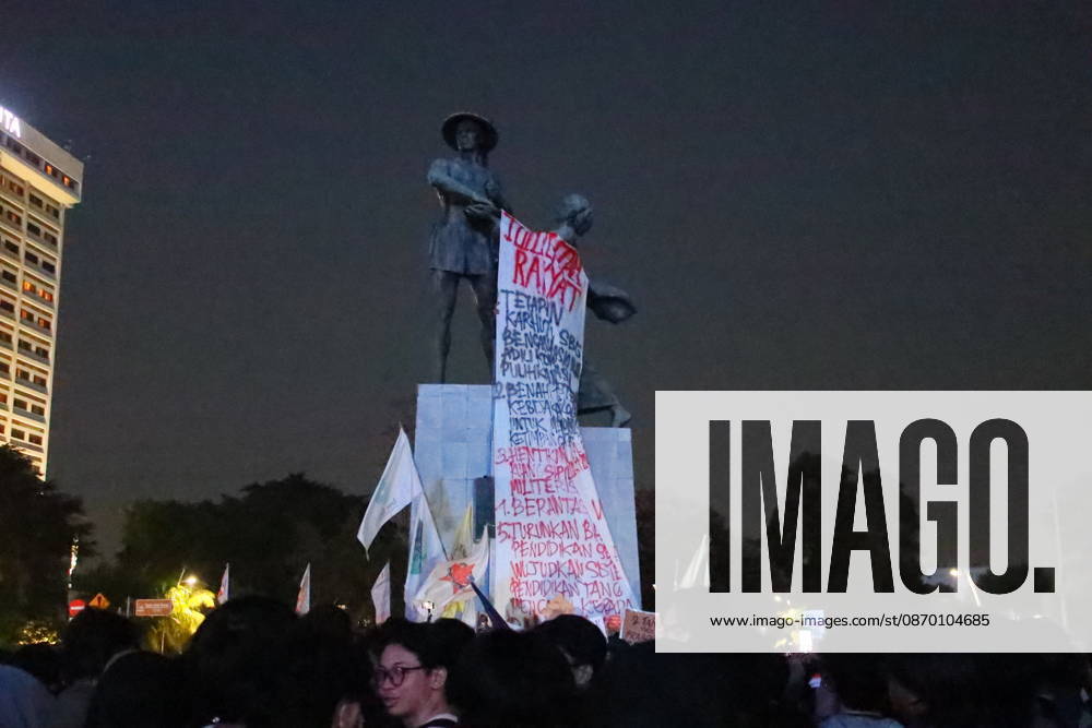 Jakarta, Central Jakarta, jakarta: Students and civil society groups stage a protest at Tugu Tani, Central Jakarta, voicing concerns over government policies, environmental issues, and social inequality. Jakarta jakarta - ZUMAp146 20261020_zap_p146_043