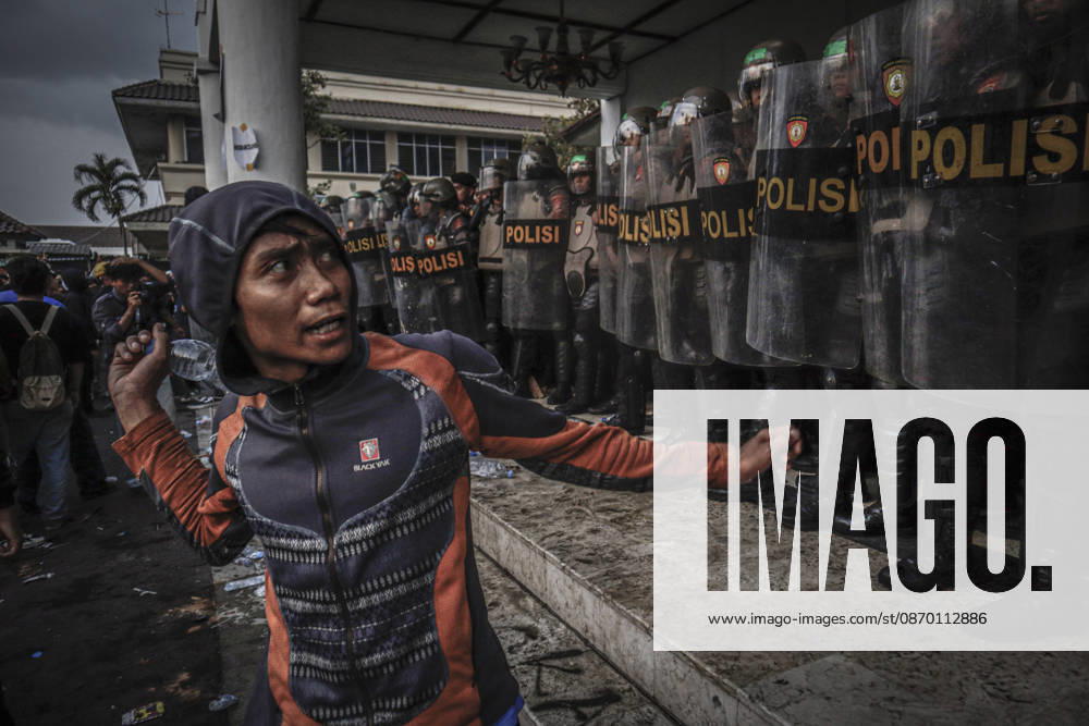 Yogyakarta, Special Region Of Yogyakarta, Indonesia: Special Region of Yogyakarta, October 20, 2026. A crowd comprising members of a community and student alliance staged a protest in front of the Special Region of Yogyakarta Regional Peoples Representative Council (DPRD) building. During the protest, the demonstrators made several demands, including that forest and land fires and floods be declared national disasters; that strict action be taken against the corporations involved; and that the cost of education and healthcare be reduced and access to these services be made more equitable. Yogyakarta Indonesia - ZUMAf198 20261020_zip_f198_005