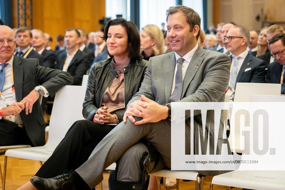 Invest in Germany Summit, Berlin, ESMT Invest in Germany Summit, Berlin, ESMT, Lars Klingbeil, Bundesfinanzminister Dorothee Bär, Bundesforschungsministerin Berlin Berlin GER