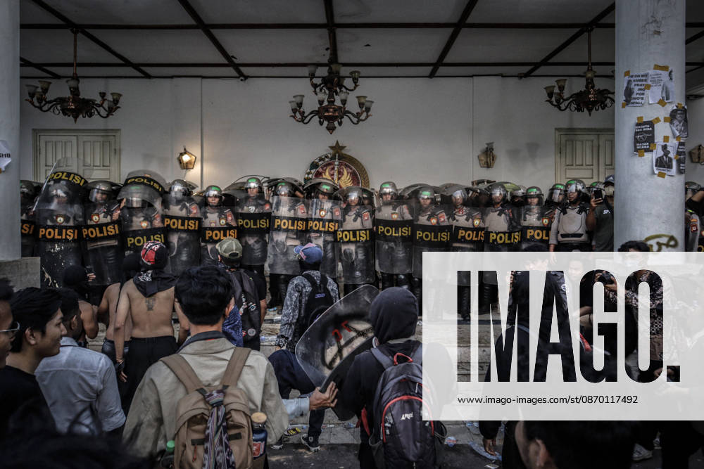 Yogyakarta, Special Region Of Yogyakarta, Indonesia: Special Region of Yogyakarta, October 20, 2026. A crowd comprising members of a community and student alliance staged a protest in front of the Special Region of Yogyakarta Regional Peoples Representative Council (DPRD) building. During the protest, the demonstrators made several demands, including that forest and land fires and floods be declared national disasters; that strict action be taken against the corporations involved; and that the cost of education and healthcare be reduced and access to these services be made more equitable. Yogyakarta Indonesia - ZUMAf198 20261020_zip_f198_026