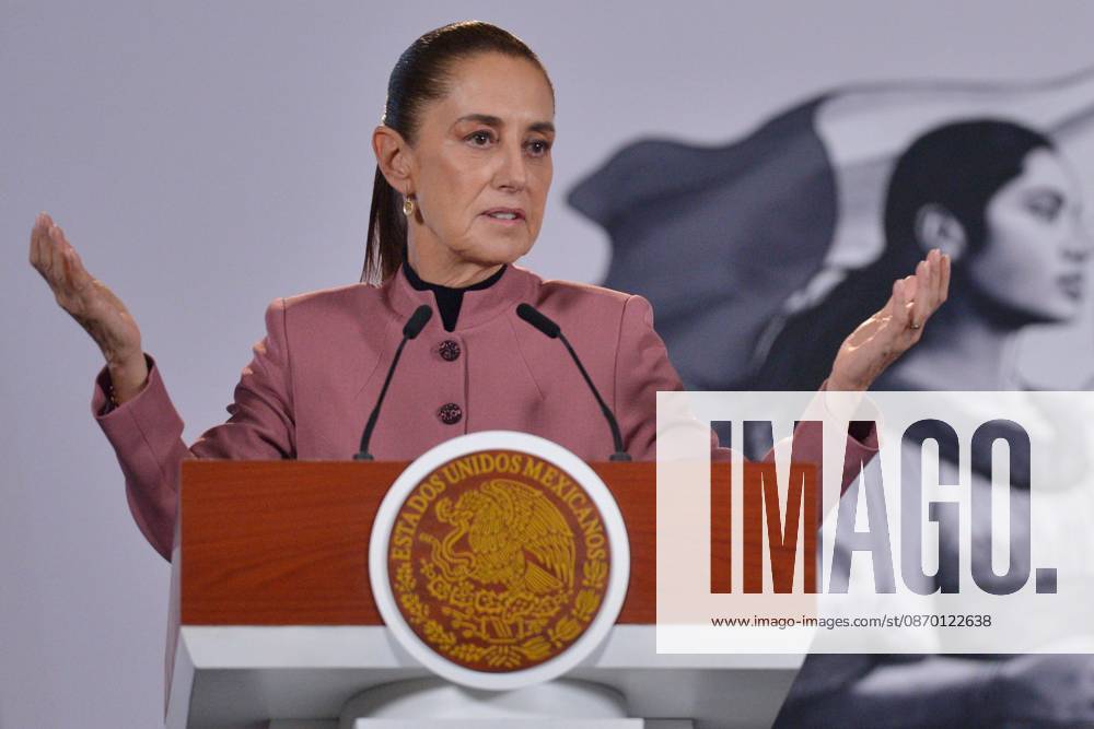TO-45548& x2014;MEXICO , October 20, 2026. Mexican President Claudia Sheinbaum spoke about healthcare and national policy during the "People& x2019;s Conference" (Conferencia del Pueblo) at the National Palace in Mexico City. Clasos.com.mx - ZUMAcs4_ 20261020_faa_cs4_010