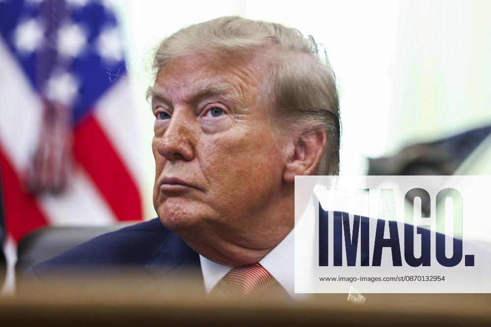 President Donald Trump speaks to reporters about efforts to crack down on taxpayer fraud in the Oval Office of the White House in Washington, DC on Tuesday, October 20, 2026. WASP20261020119 JIMxLOxSCALZO