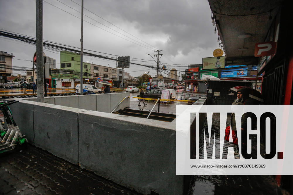 Santiago, October 20, 2026: Flooding on Gran Avenida causes water to pool in the Departmental station on Line 2 of the Santiago Metro due to heavy rains. Diego Martin Aton Chile, Aton 1201175 jpeg