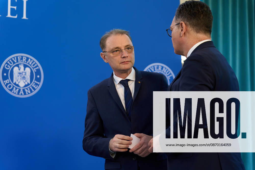 Romanian PM Luca Niculescu Press Conference Bucharest, Romania. 20th Oct, 2026: Luca Niculescu (L), Prime Minister of Romania, speak with Stefan Radu Oprea (R), Minister of Defence, before a press conference at Victoria Palace, the Romanian Government headquarters. Bucharest Romania