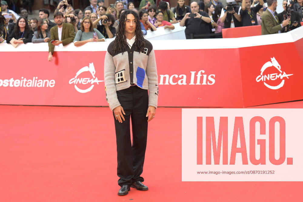Ghali bei der Premiere des Kinofilms 7 anniversari auf dem 21. Internationalen Filmfestival von Rom Festa del Cinema di Roma 2026 im Auditorium Parco della Musica. Rom