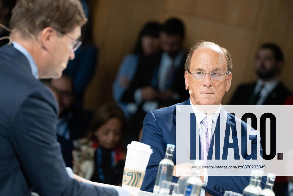 Larry Fink - Laurence Douglas Fink , CEO von BlackRock, diskutiert auf dem Berlin Global Dialog im früheren Staatsratsgebäude der DDR, im Gespräch mit Ola Källenius, CEO Mercedes-Benz Group AG (links im Bild);Berlin Global Dialogue 2026 BGD 2026 Motto Advancing Alliances for a New Era, Berlin Berlin Deutschland ESMT