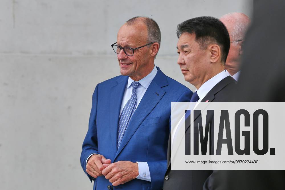 Berlin, Deutschland, 21.10.2026: Bundeskanzleramt: Empfang des Präsidenten der Mongolei: Bundeskanzler Friedrich Merz (CDU) und Ukhnaa Khurelsukh