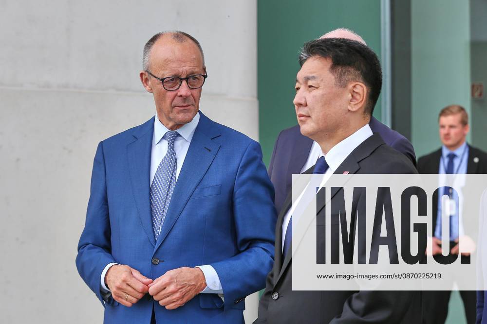 Berlin, Deutschland, 21.10.2026: Bundeskanzleramt: Empfang des Präsidenten der Mongolei: Bundeskanzler Friedrich Merz (CDU) und Ukhnaa Khurelsukh