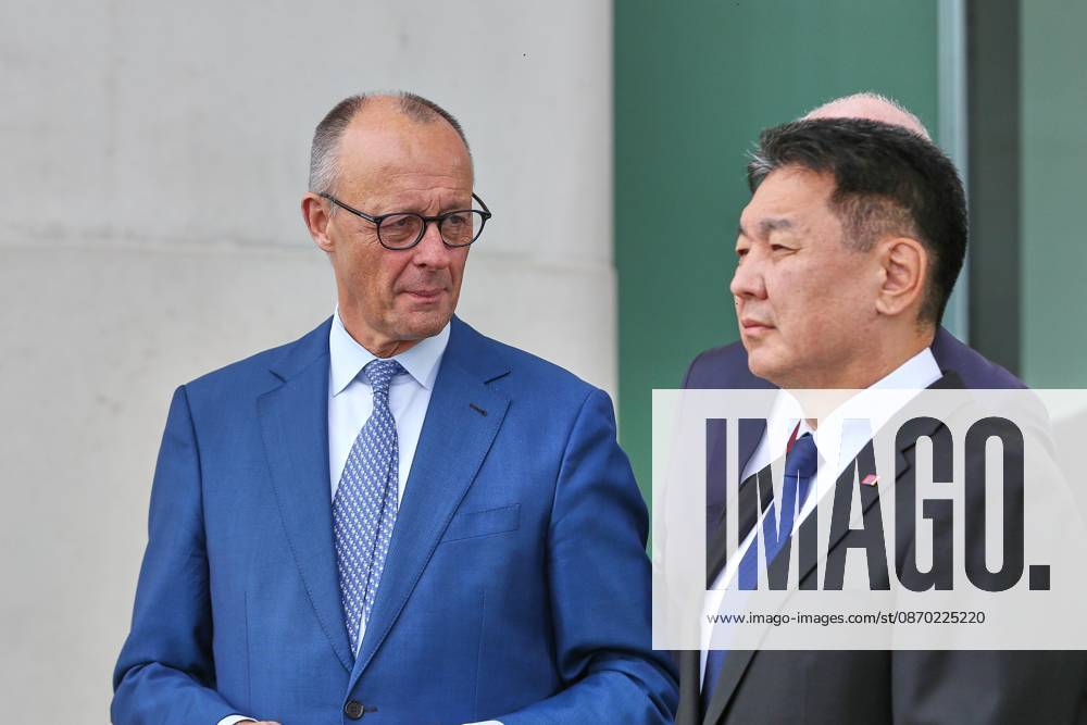 Berlin, Deutschland, 21.10.2026: Bundeskanzleramt: Empfang des Präsidenten der Mongolei: Bundeskanzler Friedrich Merz (CDU) und Ukhnaa Khurelsukh