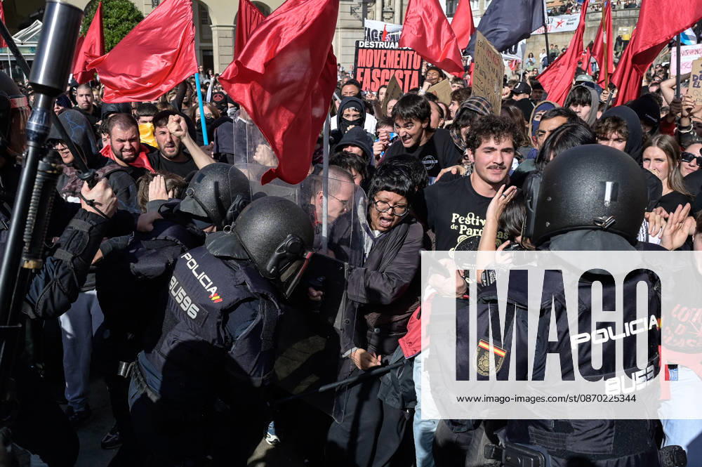 Protest Against Abascal’s Rally in A Coruna: Police Charge During a Rally Against the Visit of Vox President Santiago Abascal on October 21, 2026, in A Coruna, Galicia, Spain. Several people gathered, organized by far-left movements, to boycott the Vox leader’s visit to the Galician city. OCTOBER 21, 2026 M A Coruna, Galicia A Coruna, Galicia, Spain