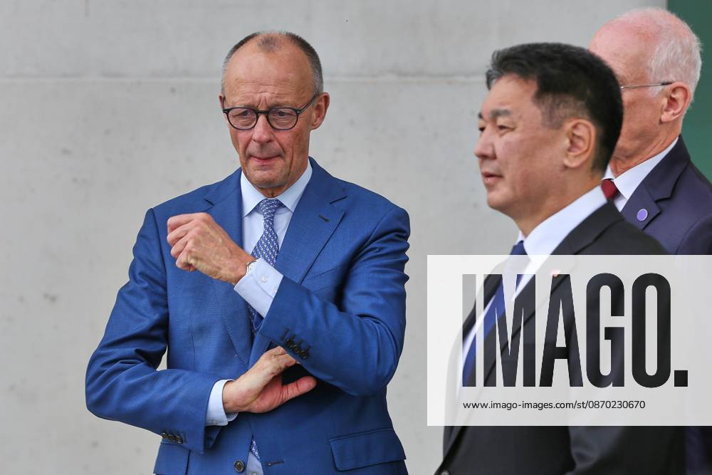 Berlin, Deutschland, 21.10.2026: Bundeskanzleramt: Empfang des Präsidenten der Mongolei: Bundeskanzler Friedrich Merz (CDU) und Ukhnaa Khurelsukh