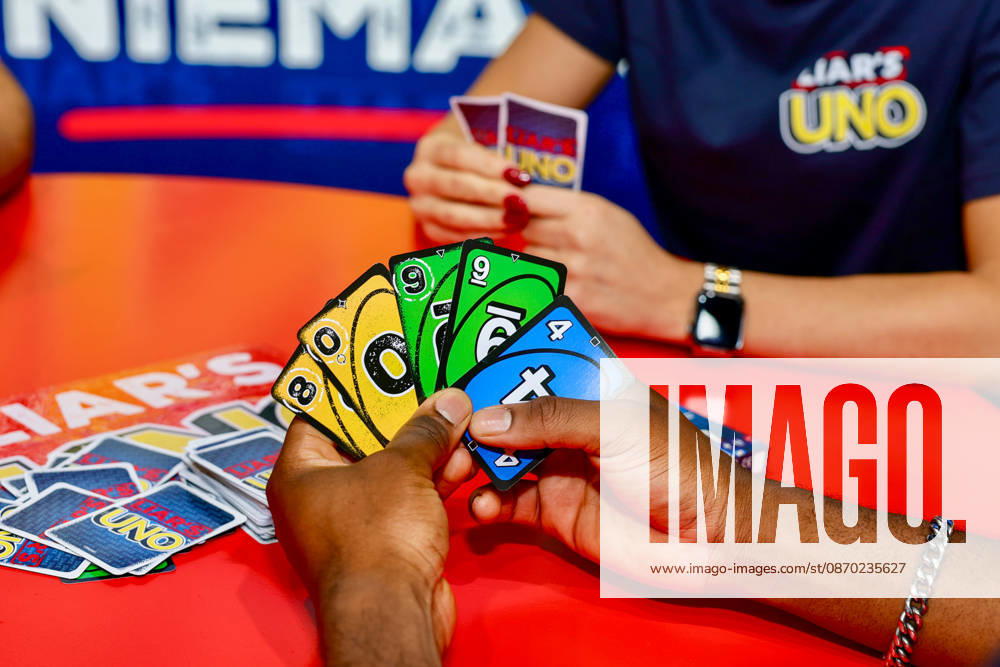 Spiel 26 Messe in Essen - Mattel stellt Neuheit UNO LIAR S Kartenspiel vor Essen Grugahalle Messe NRW Deutschland