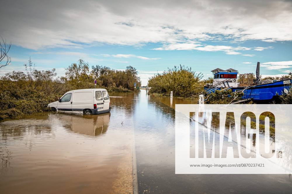 FLOODING IN THE GARD PHOTOPQR LE MIDI LIBRE MiKAEL ANISSET NIMES 10 21 2026 GARD OCTOBER 21, 2026 THE DAY AFTER THE FLOODING MEDITERRANEAN WEATHER EVENT SEVERE WEATHER THE GALICIAN GREENWAY Nîmes, France, October 21, 2026 Flooding following heavy rainfall has affected several areas of the city after the Vistre River overflowed its banks NIMES GARD France