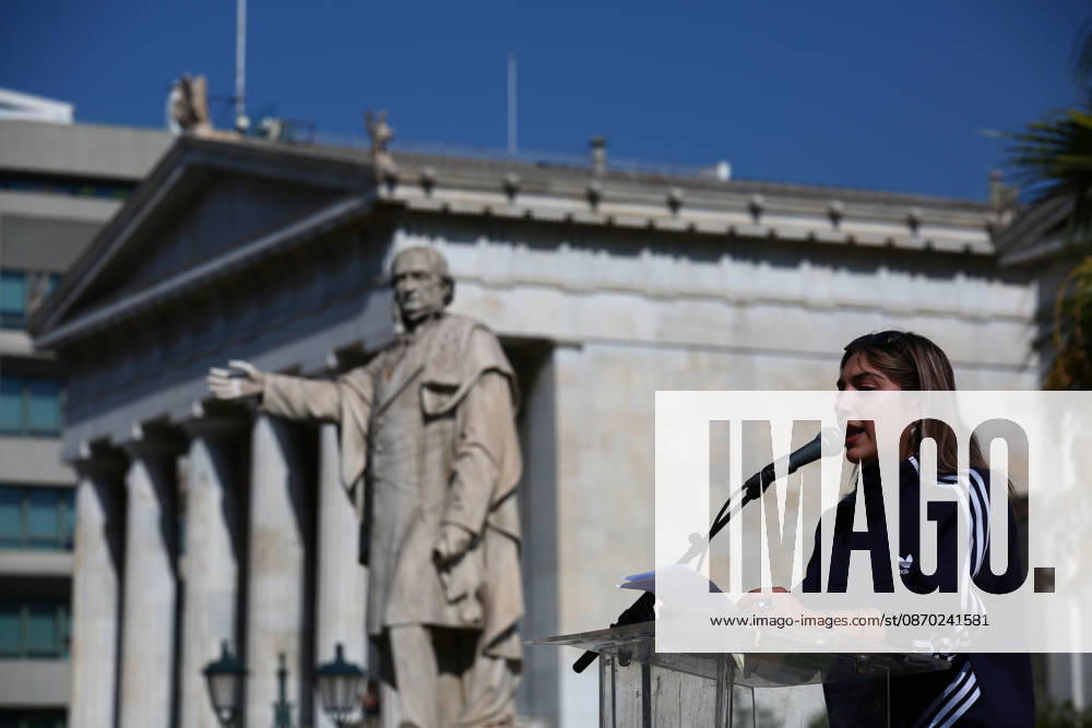 A student addresses demonstrators outside the University of Athens during a mass education rally. Athens GREECE - ZUMAx103 20261021_zip_x103_005
