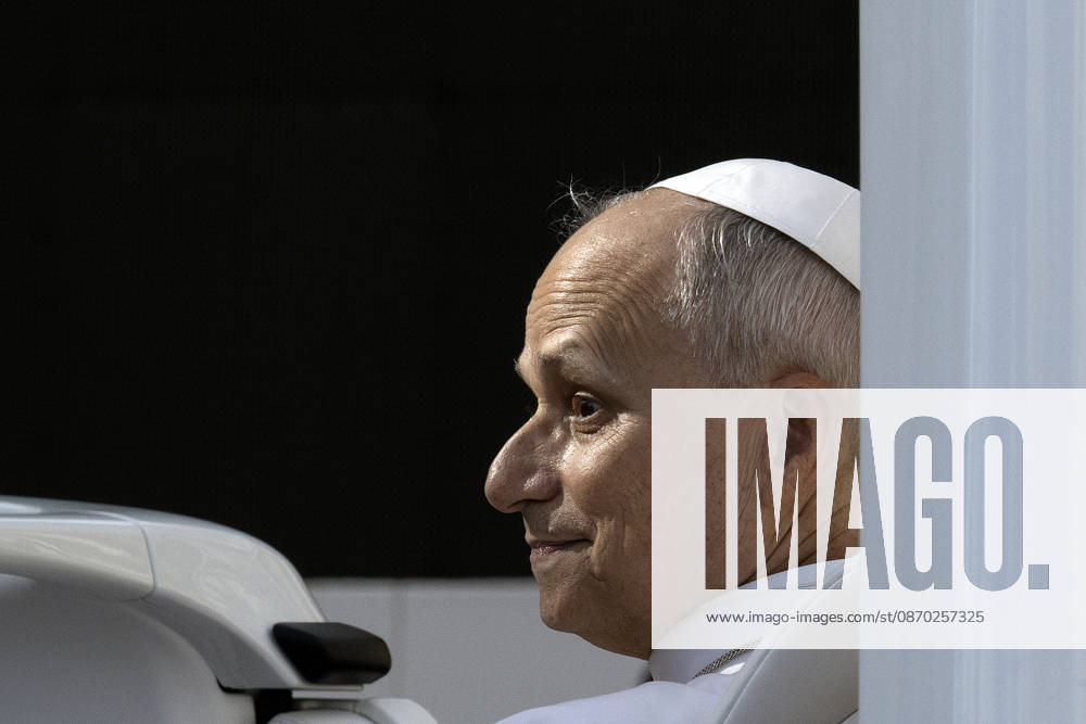 ITALY - POPE - VATICAN-2026 10 21 Italy, Rome, Vatican, 2026 10 21: Pope Leo XIV during his weekly general audience in St. Peter s Square at the Vatican Photo by ALESSIA GIULIANI Catholic Press Photo - NO BOOKS