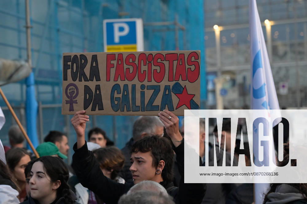 Protests Against Police Repression in A Coruna Hundreds of people are demonstrating against the police repression they have suffered in recent days, as of October 21, 2026, in A Coruna, Galicia, Spain. Abascal’s visit to A Coruna this morning ended with incidents and police charges in María Pita Square. The disturbances left twelve people injured and two arrested. OCTOBER 21, 2026. A Coruna, Galicia; A Coruna, Galicia, Spain