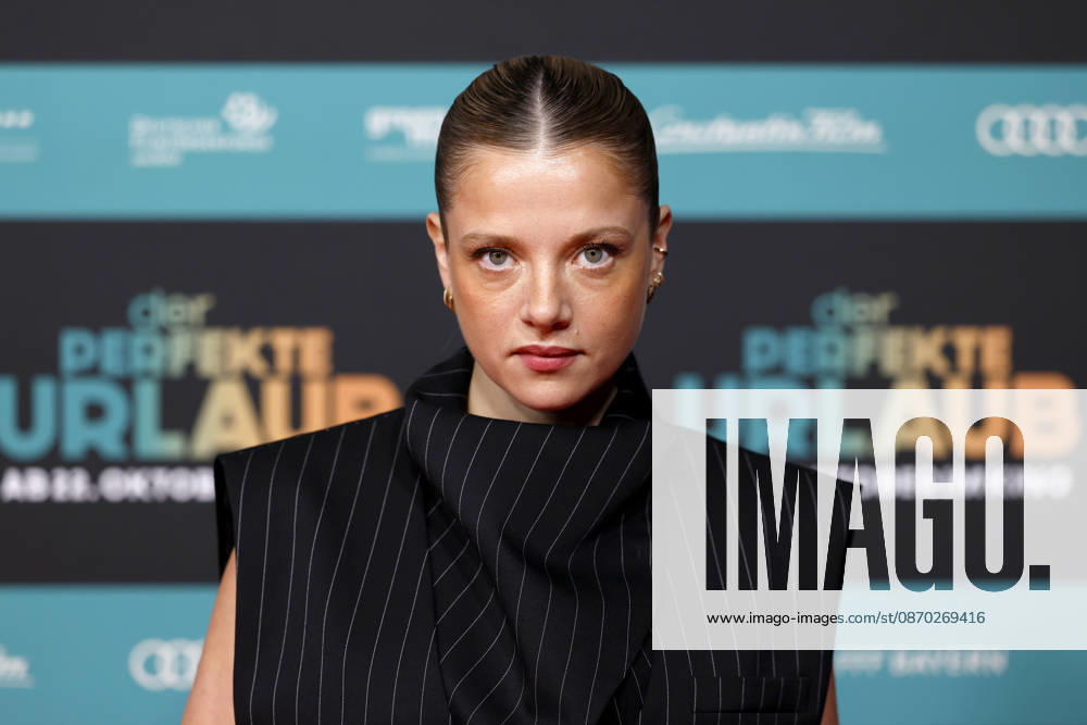 Schauspielerin Jella Haase bei der NRW-Premiere des Kinofilms Der perfekte Urlaub im Cinedom. Köln, 21.10.2026 NRW Deutschland