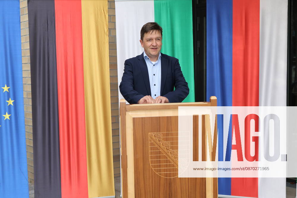 Jaroslaw Golaszewski, Niederlassungsleiter des Staatsbetriebs Sächsisches Immobilien- und Baumanagement Niederlassung Bautzen. Die Niederlassung Bautzen des Staatsbetriebes Sächsisches Immobilien- und Baumanagement (SIB) hat heute den Neubau der Anstaltsküche in der Justizvollzugsanstalt Bautzen feierlich übergeben. Die bisherige Anstaltsküche war technisch veraltet und genügte nicht mehr den heutigen Anforderungen. Seit 2022 entstand ein moderner dreistöckiger Neubau mit rund 1.400 Quadratmetern Nutzfläche. Er ermöglicht optimale Arbeitsabläufe für Gefangene und Bedienstete bei der Essenszubereitung. Bautzen