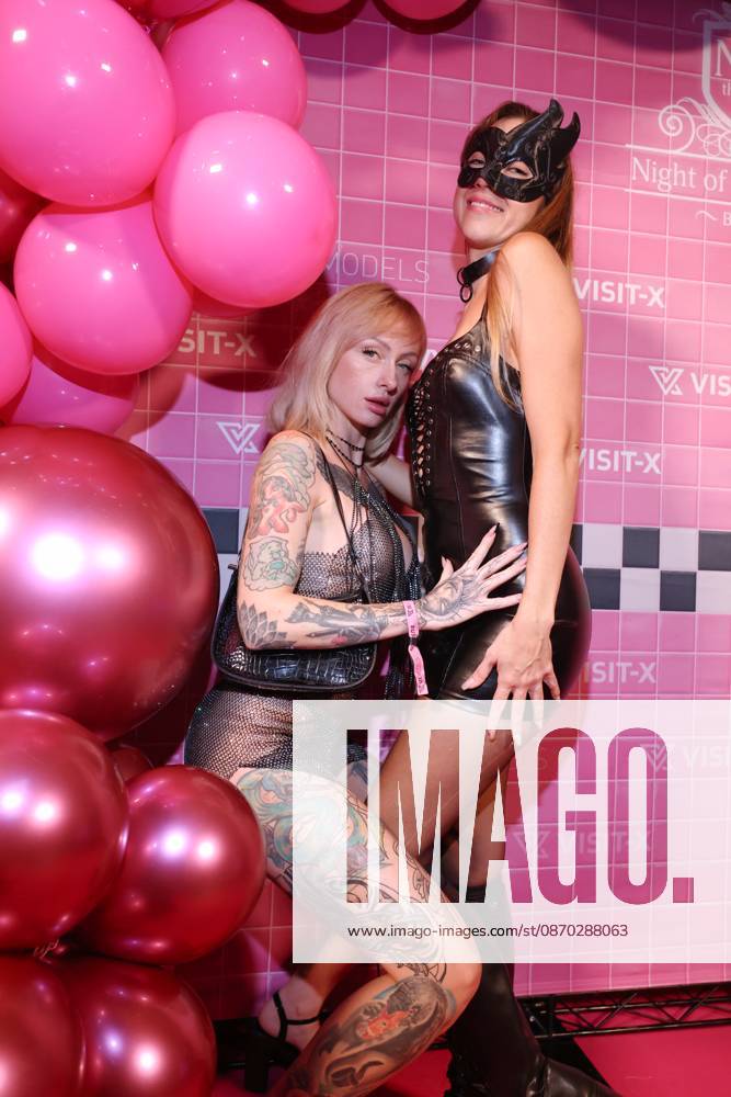 VISIT-X Venus 2026 Opening-Party Amalia roxx, Jane Masquerade VISIT-X Messe-Opening-Party zur Venus 2026, AMANO Grand Central Hotel, Berlin, Datum: 21.10.2026
