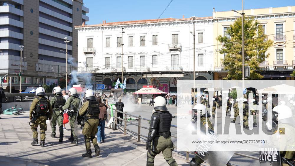 ATHENS, GREECE, OCTOBER 21, 2026: Students and educators march through central Athens towards the Greek Parliament during nationwide education protests and teachers strike action. Demonstrators demand increased public education funding, improved school facilities, smaller classes and higher teachers salaries, while opposing education privatisation. Athens Greece - ZUMAq101 20261021_zna_q101_243