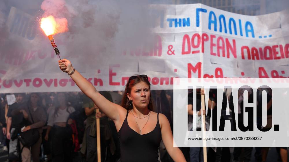 Athens Students And Teachers Protest ATHENS, GREECE, OCTOBER 21, 2026: Students and educators march through central Athens towards the Greek Parliament during nationwide education protests and teachers strike action. Demonstrators demand increased public education funding, improved school facilities, smaller classes and higher teachers salaries, while opposing education privatisation. Athens Greece