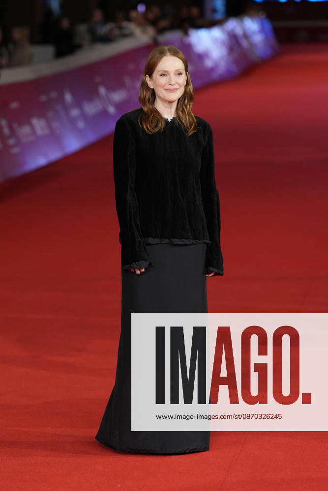 Julianne Moore At 21st Rome Film Fest Red Carpet - Rome Julianne Moore attends the red carpet premiere of the film The Debut during the 21st Rome Film Fest in Rome, Italy on October 21, 2026. Photo by Andrea Bracaglia ABACAPRESS.COM Rome Italy Italy