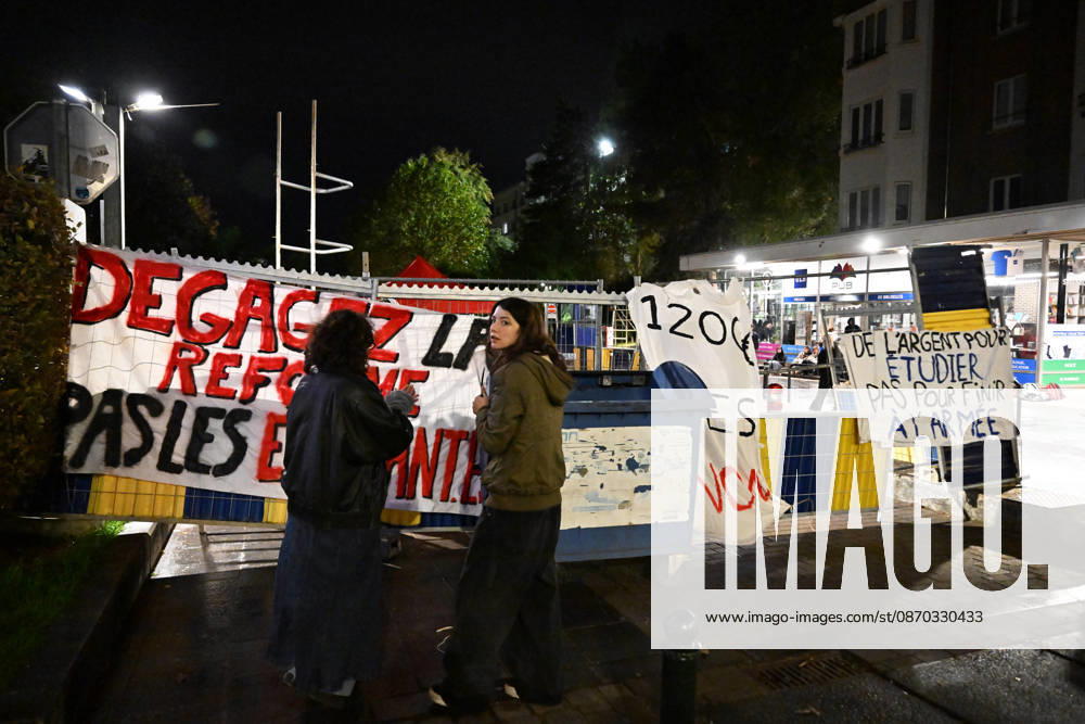 Students blocked the ULB campus in Brussels BRUSSELS, BELGIUM - OCTOBER 22: Students at the Universite Libre de Bruxelles (ULB) Solbosch Campus erect barricades and hang protest banners blocking campus entrances in Brussels, Belgium on Wednesday, October 22, 2026. Demonstrators assembled to protest planned tuition fee increases and budget cuts targeting higher education funding across the Wallonia-Brussels Federation. Dursun Aydemir Anadolu Brussels Belgium. Editorial use only. Please get in touch for any other usage.