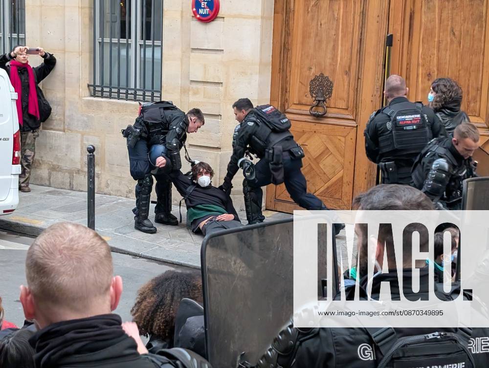 Students stage sit-in protest at Sciences Po Paris PARIS, FRANCE - OCTOBER 22: French gendarmerie officers forcibly remove a student taking part in a sit-in protest outside Sciences Po Paris in Paris, France, on October 22, 2026. Two officers drag the protester by the arms along the sidewalk during a police intervention at the institution. Luc Auffret Anadolu Paris France. Editorial use only. Please get in touch for any other usage.