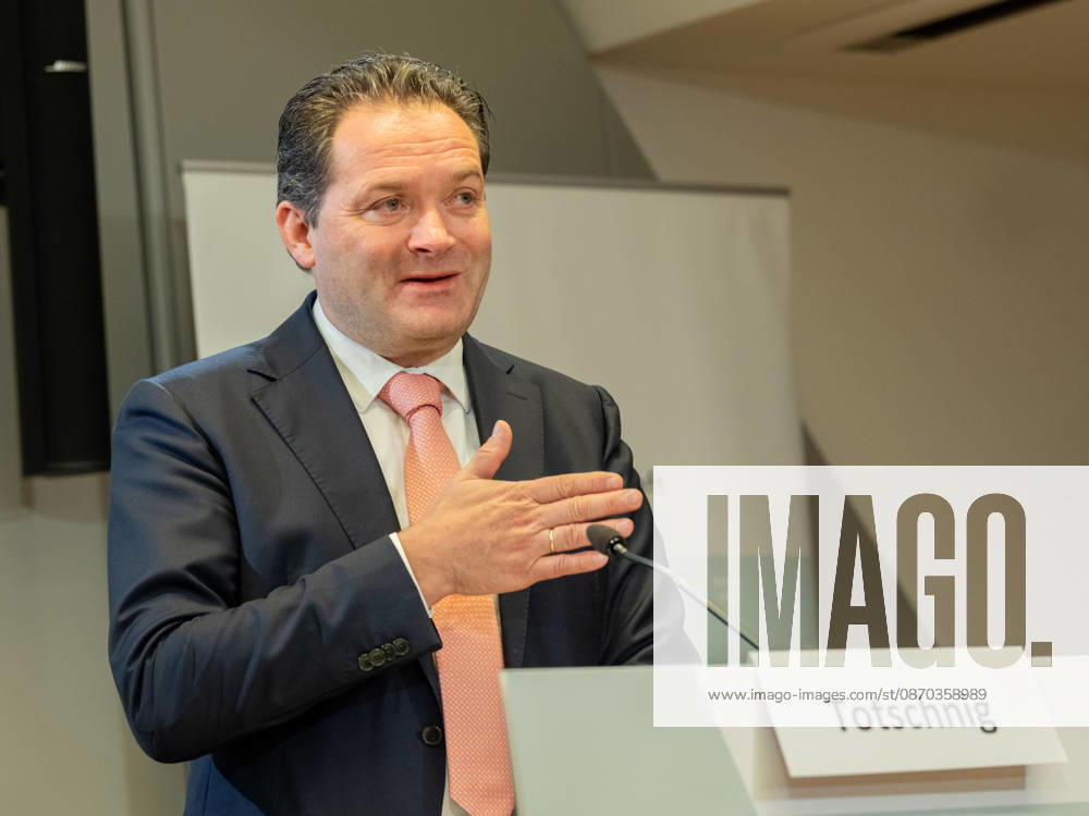 2026-10-22-Präsentation im BMLUK Bundesminister für Land- und Forstwirtschaft, Klima- und Umweltschutz, Regionen und Wasserwirtschaft Norbert Totschnig (ÖVP) am 22. Oktober 2026 bei der Präsentation einer Studie zu Lebensqualität in Gemeinden und Perspektiven für lebendige Regionen im Bundesministerium für Land- und Forstwirtschaft, Klima- und Umweltschutz, Regionen und Wasserwirtschaft in Wien, Wien, Österreich .