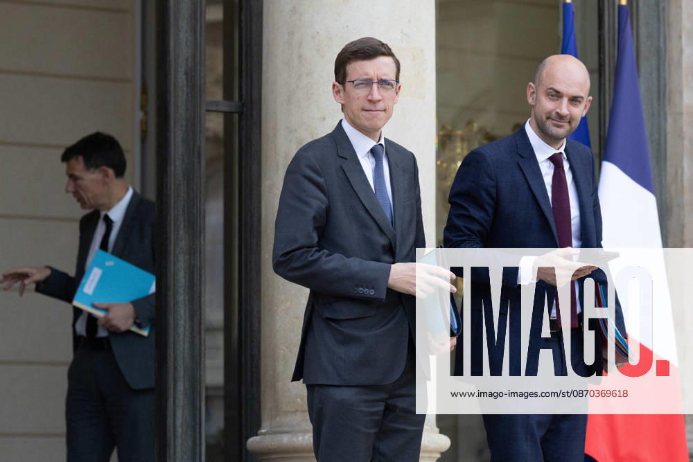 Weekly Cabinet Meeting - Paris Education Minister Edouard Geffray (L) and France s Foreign Affairs Minister Jean-Noel Barrot leave after attending the weekly cabinet meeting at the Elysee Palace in Paris on October 22, 2026. Photo by Raphael Lafargue ABACAPRESS.COM Paris France