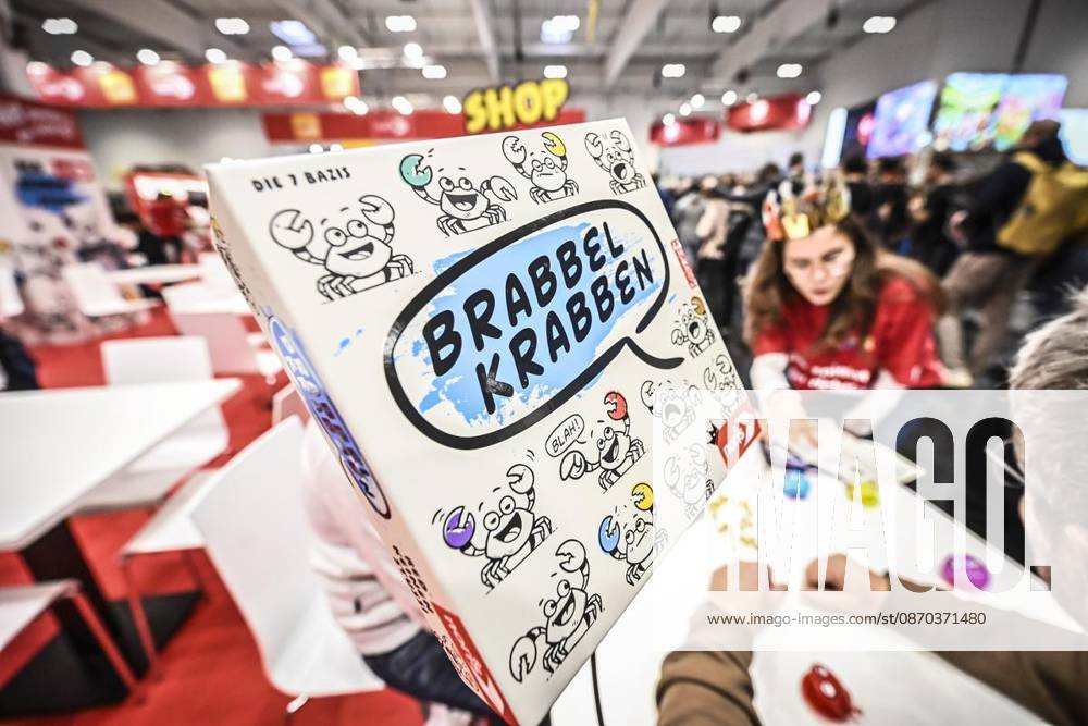 Messebesucher spielen Brabbel Krabben am Donnerstag, dem 10 22 2026. Erster Tag der Spielemesse Essen. Die SPIEL Essen findet vom 22. bis 25. Oktober 2026 auf dem Gelände der Messe Essen statt Deutschland NRW Essen