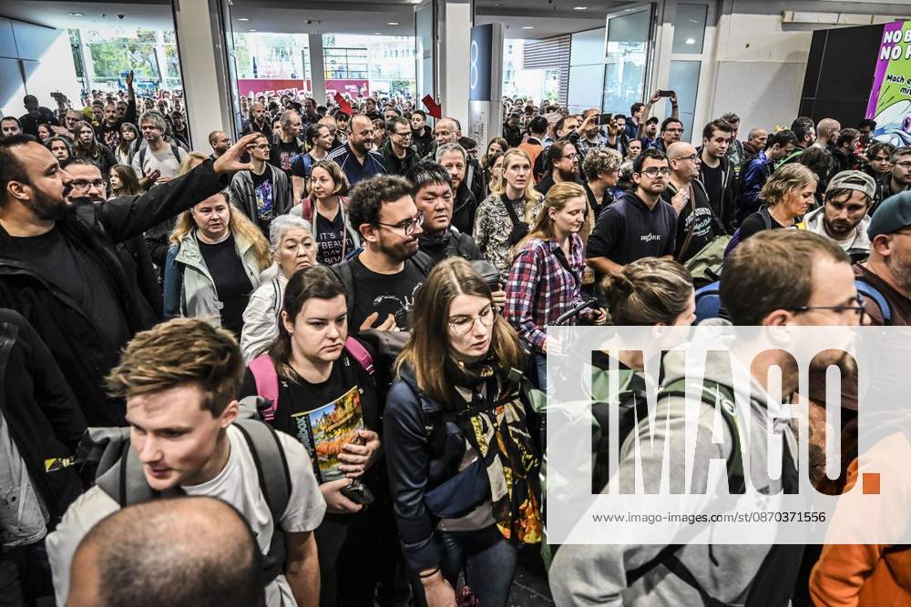 Die ersten besucher stürmen die Messe am Donnerstag, dem 10 22 2026. Erster Tag der Spielemesse Essen. Die SPIEL Essen findet vom 22. bis 25. Oktober 2026 auf dem Gelände der Messe Essen statt Deutschland NRW Essen