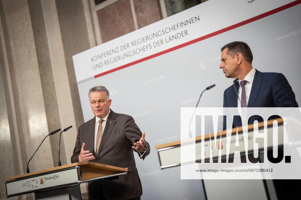 Abschlusspressekonferenz - Gordon Schnieder, Ministerpräsident Rheinland-Pfalz, mit Olaf Lies, Ministerpräsident Niedersachsen (von links);Konferenz der Regierungschefs der Länder Ministerpräsidentenkonferenz MPK in Berlin - Abschlusspresskonferenz, Berlin Berlin Deutschland Bundesratsgebäude