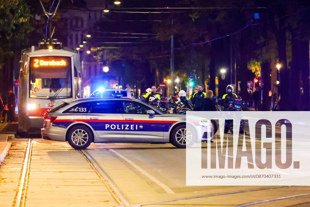 AUSTRIA, VIENNA - OCTOBER 22, 2026: A police car blocks a street during a protest against the underfunding of public universities in Austria Vienna Austria - ZUMAt113 20261022_zaa_t113_684