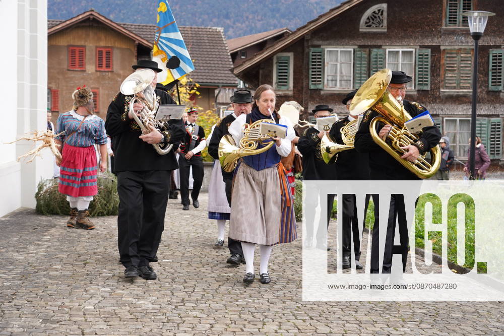 2310.26 Kerns Obwalden Schweiz. Aelplerchilbi Erntedank und Aelplerfest.Abschluss des Alpsommers. Bild . Die Neunermusikanten