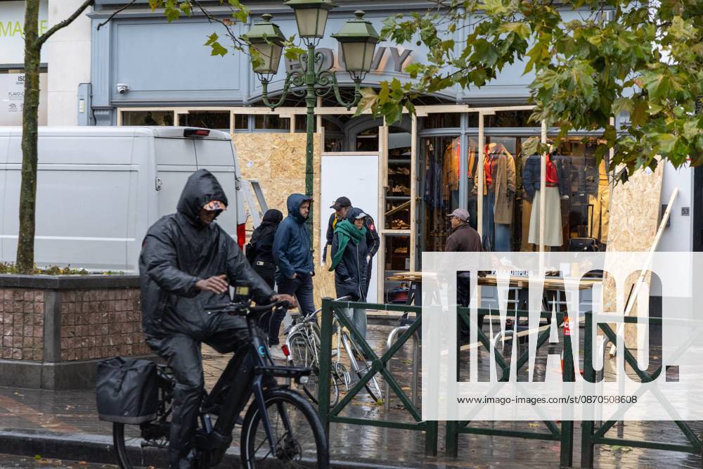 Storefronts boarded up with wooden panels, in Brussels, on Friday 23 October 2026. Stores are preparing for another protest scheduled for Saturday. NICOLASxMAETERLINCK 190744657