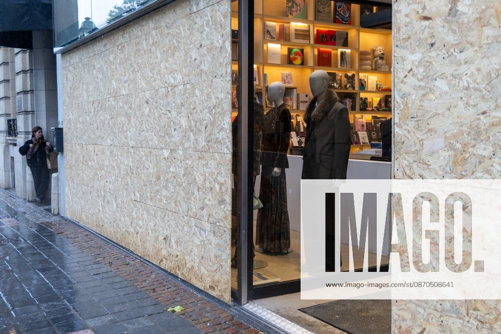 Storefronts boarded up with wooden panels, in Brussels, on Friday 23 October 2026. Stores are preparing for another protest scheduled for Saturday. NICOLASxMAETERLINCK 190744600
