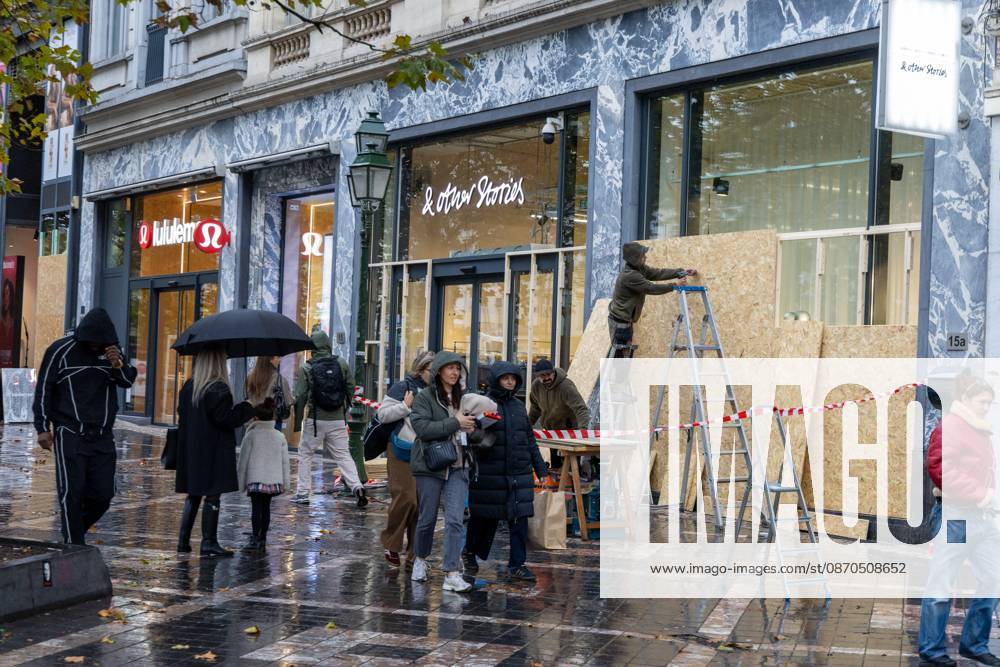 Storefronts boarded up with wooden panels, in Brussels, on Friday 23 October 2026. Stores are preparing for another protest scheduled for Saturday. NICOLASxMAETERLINCK 190744515