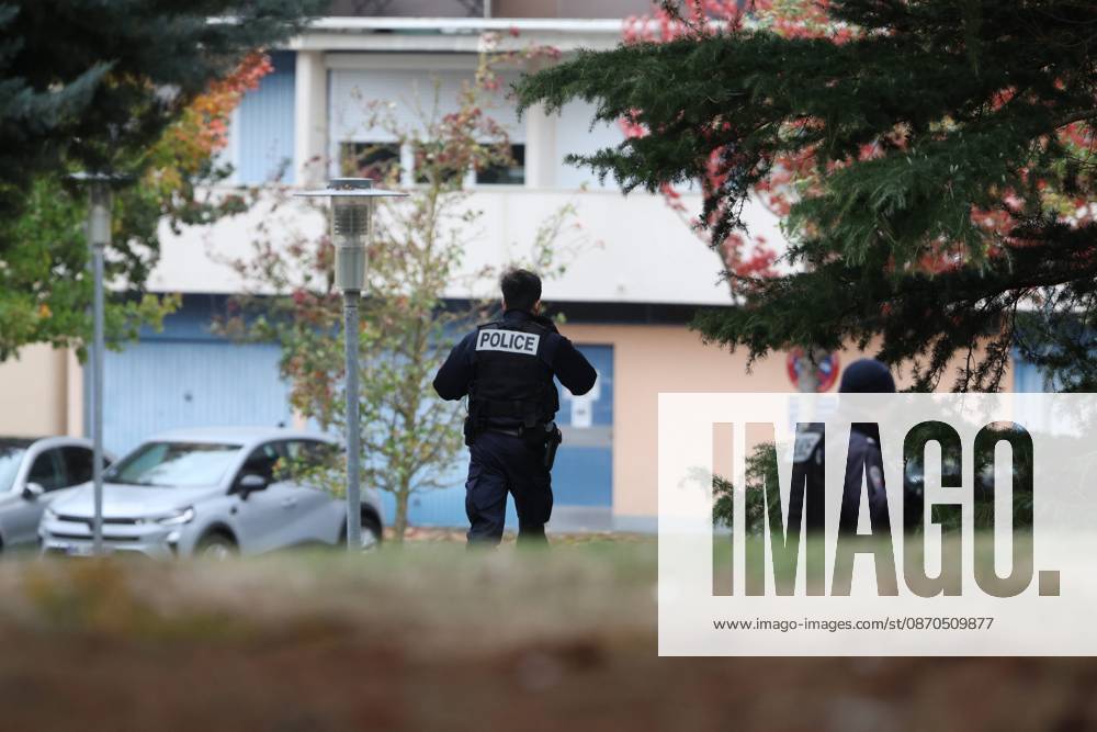 SHOOTER IN TRAPPES PHOTO: QR LE PARISIEN Le Parisien Arnaud Journois Plaisir October 23, 2026 Trappes, Yvelines, on October 23, 2026 Shooting in Trappes at the building where the suspect lives in Plaisir, 78 Photo: Le ParisArnaud Journois One person was killed and four others were seriously wounded when shots were fired from a vehicle in a Parisian suburb on October 23, 2026, in Plaisir, 78, France