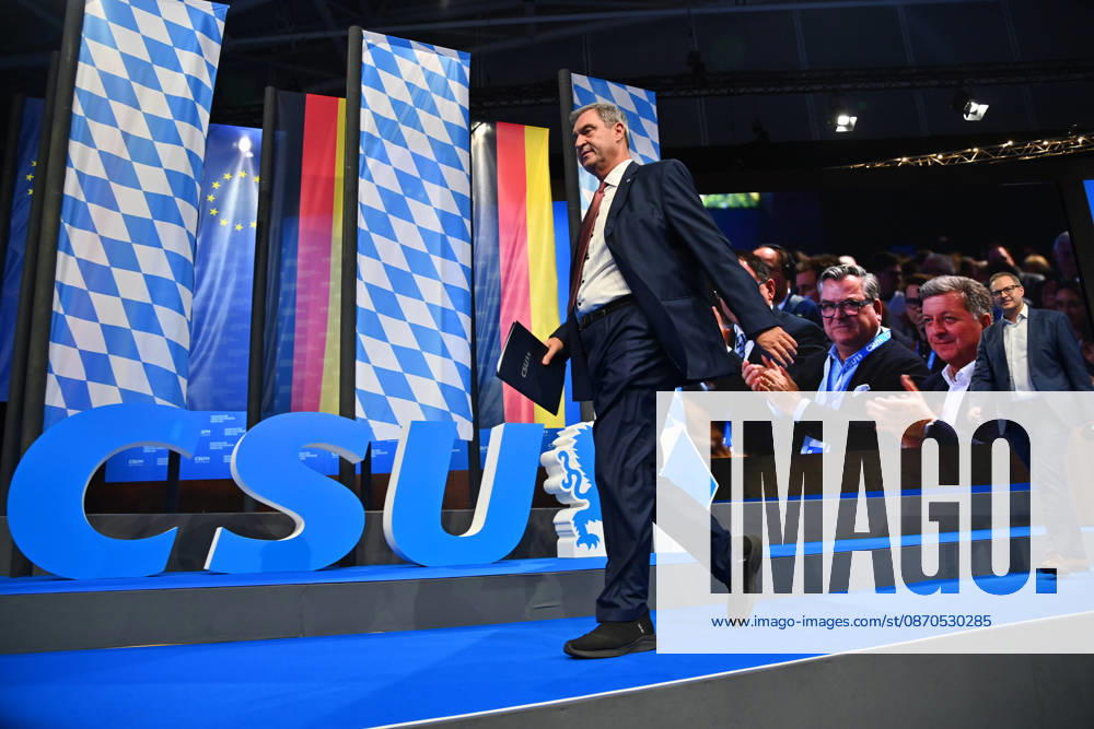 Markus SOEDER (Ministerpraesident Bayern und CSU Vorsitzender) nach seiner Rede, laesst sich feiern,Abgang,geht vom Podium vor CSU Logo. Re:Martin HUBER (Generalsekretaer der CSU). CSU Parteitag 2026 am 23. und 24.10..2026 MESSE MUENCHEN