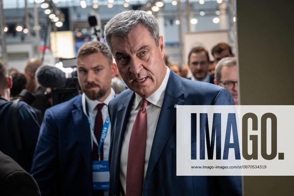Markus Söder, CSU-Parteivorsitzender und Ministerpräsident von Bayern, auf dem Parteitag - Ankunft in der Messehalle C6;Parteitag der CSU in München, München Bayern Deutschland Messegelände München