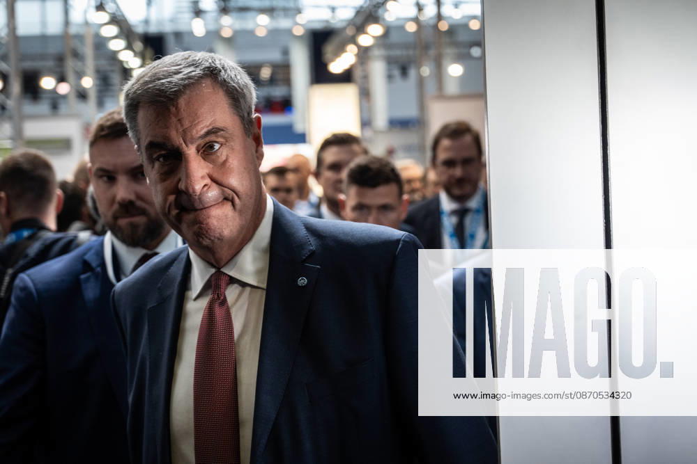 Markus Söder, CSU-Parteivorsitzender und Ministerpräsident von Bayern, auf dem Parteitag - Ankunft in der Messehalle C6;Parteitag der CSU in München, München Bayern Deutschland Messegelände München